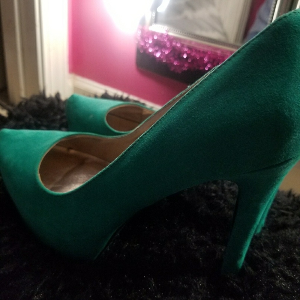Shoes - Picture 2 of 4